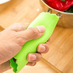 2 PCS Kitchen Peeling Garlic Press Garlic Peeler Does Not Hurt the Hand Silicone Garlic Peeler, Red, Blue